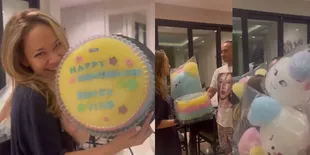 Rayakan Monthversary, 8 Potret BCL Dapat Kejutan dari Suami - Dikasih Cotton Candy Sudah Happy