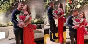 Rayakan Valentine dengan Dinner Mesra, 10 Potret Nurah Syahfirah dan Teuku Rafly yang Makin Lengket