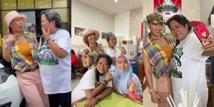 Reunian dengan Sahabat Tercinta, 11 Potret Kiki Fatmala Sambangi Warung Makan Suti Karno - Lepas Rindu Setelah Lama Tak Bertemu