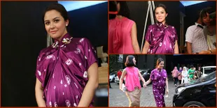 Revalina Tampil Cantik Dengan Perut Buncit di Depan Publik