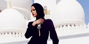 Rihanna Tutup Aurat