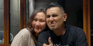 Rio Febrian Ulang Tahun Dirayakan Bareng Istri, Dikasih Nasi Tumpeng