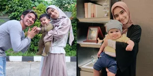 Rizki DA Kalah Ganteng, 7 Potret Baby Syaki yang Makin Ekspresif di Depan Kamera - Senyumnya Bikin Hati Adem