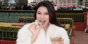 Romantis dan Stylish, Hanum Mega Tampil Glamor Saat Liburan ke Tokyo Disneyland Bersama Suami