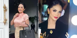 Sebentar Lagi Jadi Nenek, 8 Potret Krisdayanti yang Tetap Stunning di Usia 46 Tahun - Sering Pamer Body Goals