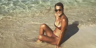 Sederet Gaya Oscar Lawalata Kala Berbikini di Pantai, Makin Cantik Usai Operasi Ganti Kelamin