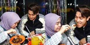 Sederet Potret Gaya Pacaran Lesti dan Rizky Billar, Sederhana Dinner di Warung Kaki Lima Sambil Suap-Suapan