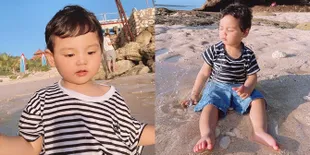 Sederet Potret Terbaru Baby Shaquille Cute Banget Main di Pantai, Anak Roger Danuarta dan Cut Meyriska Banjir Pujian