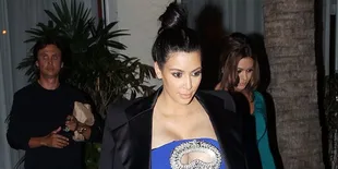 Seksinya Kim Kardashian Saat Ekspose Belahan Dada