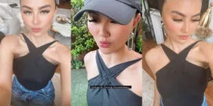 Sempat Dituding Oplas, Intip Potret Agnez Mo Tampil Beda Saat Dandan Feminin - Pakai Halter Neck Top Pamer Tato di Bahu