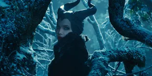 Seram Namun Cantik - Sang Penyihir Hitam Dalam MALEFICENT