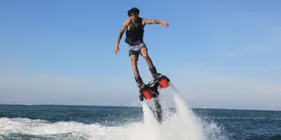 Serunya Memacu Adrenaline Dengan Flyboarding