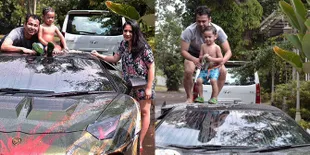Serunya Raffi, Nagita dan Rafathar Mandi Sambil Cuci Lamborghini