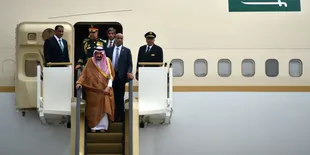 Setelah Persiapan Heboh, Akhirnya Raja Salman Tiba di Indonesia!