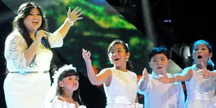 Shena Malsiana Cantik Dalam Nuansa Putih