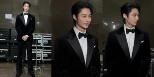 Si Ganteng Baik Hati, Byeon Woo Seok Bagi-bagi Gadget untuk Staf di Akhir Tahun