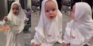 Siap Umrah Bareng Sang Bunda, 10 Potret Kamari Anak Jennifer Coppen Pakai Hijab - Gemas Bak Boneka