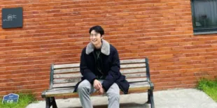 Simak 7 Potret Gaya Casual Aktor Gong Myung, Kakak dari Idol Doyoung NCT