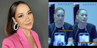 Simpan Kesedihan yang Mendalam, Ini 10 Potret Bunga Citra Lestari Nangis Saat Cerita Tentang Asraf Sinclair - Pakai Bajunya Ketika Kangen