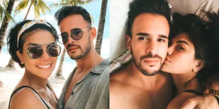 Sudah Jadi Mualaf, Potret Mesra Nikita Mirzani dan Pacar Bule Yang Tuai Pro Kontra - Ada Pose Ciuman Sambil Tiduran di Ranjang