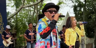 Sule Tak Malu Pakai Baju Murah, Tampil Funky dengan Gaya 80-an