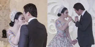 Syahrini & Reino Barack di Gala Dinner, Cium Tangan Sampai Bibir