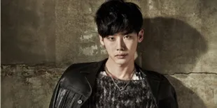 Tak Habis Pesonanya, Ini Nih Bukti Ketampanan Lee Jong Suk