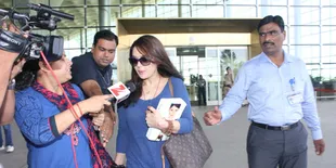 Tak Mau Berkomentar - Preity Zinta Lari Dari Kejaran Awak Media