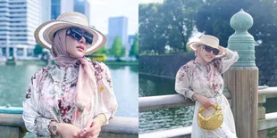 Tak Sabar Gendong Baby RM dan Disebut Sudah Beli Perlengkapan Bayi, Ini 8 Potret Syahrini yang Makin Keibuan - Anggun Pakai Rok dan Tenteng Tas 'Besek' R-37 Juta