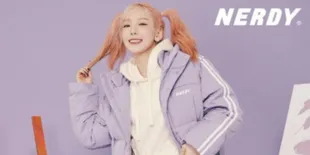 Tampil dengan Gaya Anak Muda! Intip Penampilan Taeyeon dengan Brand 'NERDY'