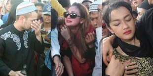 Tangis Pedih Sederet Seleb Ini Tumpah di Makam Olga Syahputra