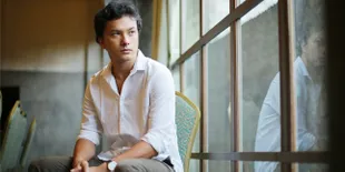 Tatapan Dingin & Tajam Rangga di 'AADC 2' Siap Bikin Kamu Meleleh