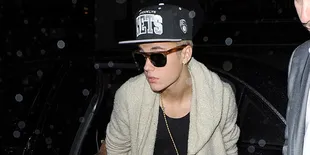 Telanjang - Justin Bieber Pamer Celana Dalam di Depan Umum