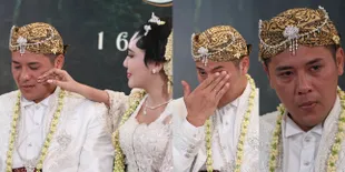 Teringat Mendiang Ibunda, Potret Chevra Menangis Usai Akad Nikah - Via Vallen Hapus Air Mata