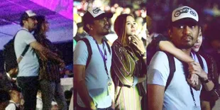 Tertangkap Kamera! Aura Kasih Peluk Glenn Saat Tonton JJF 2016