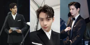 Umumkan Pemenang di Baeksang Arts Awards 2022, 11 Potret Ganteng Cha Eun Woo Pakai Setelan Jas - Terlalu Sempurna Bak Manekin Berjalan