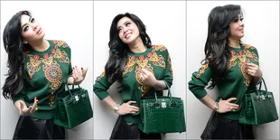 Usai Digigit Vampir, Gaya Syahrini Cetar Hijau-Hijau Cantik!