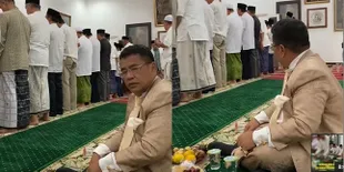 Foto Hotman Duduk di Masjid Masih Hangat Dibicarakan, Ini Fakta Sesungguhnya