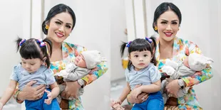 Wajah Anak Kedua Atta & Aurel Terungkap, Ini Potret Bahagia Kris Dayanti Momong Dua Cucu