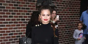Yuk Intip Pose Seru Selena Gomez Saat di Depan Kamera