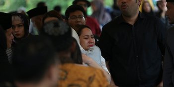 Dampingi Bunga Citra Lestari, Sederet Selebriti Tanah Air ini Ikuti Proses Pemakaman Ashraf Sinclair