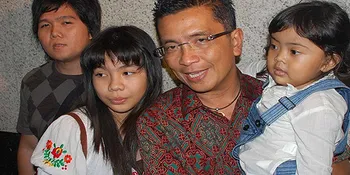 Helmy Nikahkan Putranya, Aci Absen