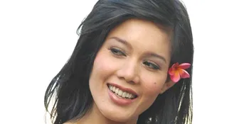 Khrisna Mukti Bebas, Christie Chasslam 'Berbunga-Bunga'