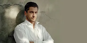 Gerard Butler Belajar Menari