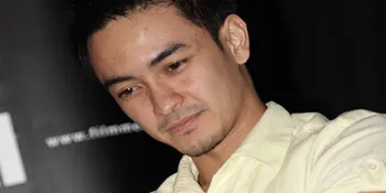 Zumi Zola: Teriak Merdeka Terasa Hingga ke Ubun-Ubun