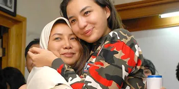 Manohara Tak Ambil Pusing Soal Film Tengku Fakhry