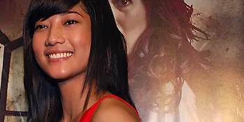 Sukseskan Akting, Adelia Rasya Nonton BF