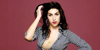 Amy Winehouse Dikunjungi Hantu Jacko