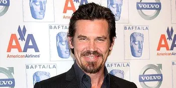 Josh Brolin: Susahnya Mencium Megan Fox