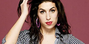 Amy Winehouse Nyanyi Demi Dapatkan Makan Malam